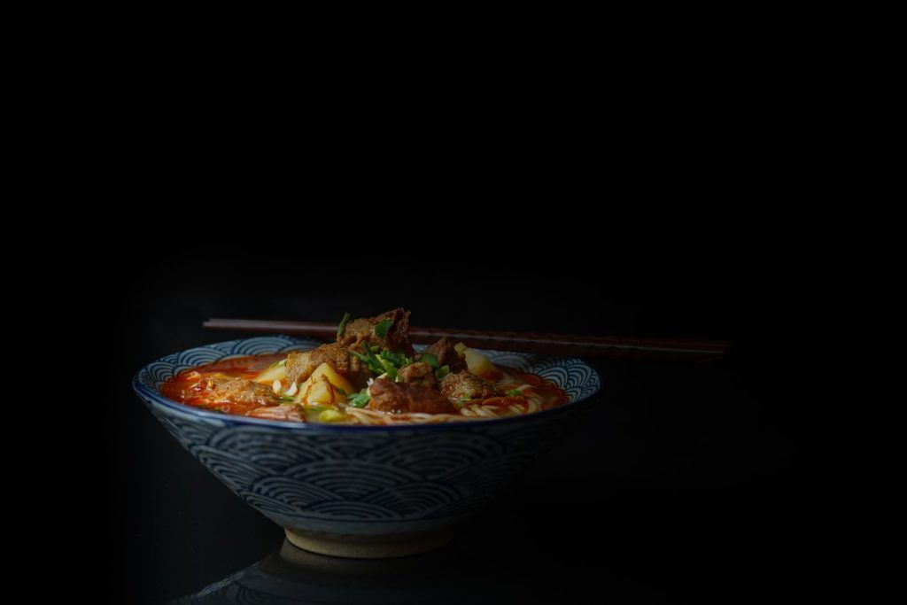 Nouilles sautées aux crevettes au wok