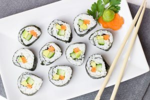 Dragon royal : le maki gourmand au saumon et avocat
